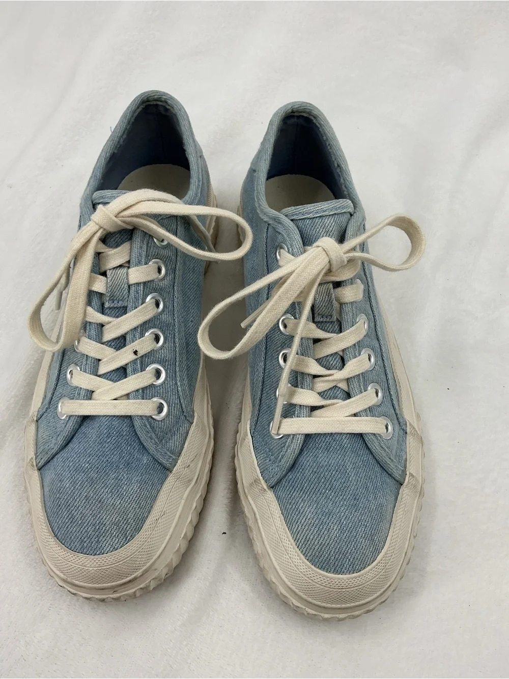 Zara Light Blue Denim Low-Top Sneakers with Cream Laces B39